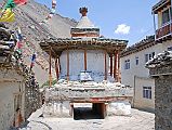 201 Kagbeni Entrance Kani Chorten A large kani chorten with a low tunnel underneath greets us at the southern entrance to Kagbeni.